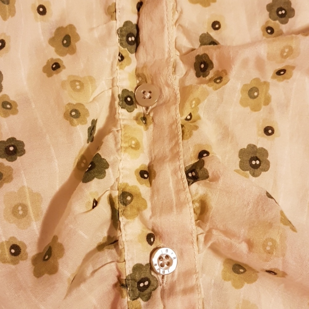 Button up top - Picture 2 of 5